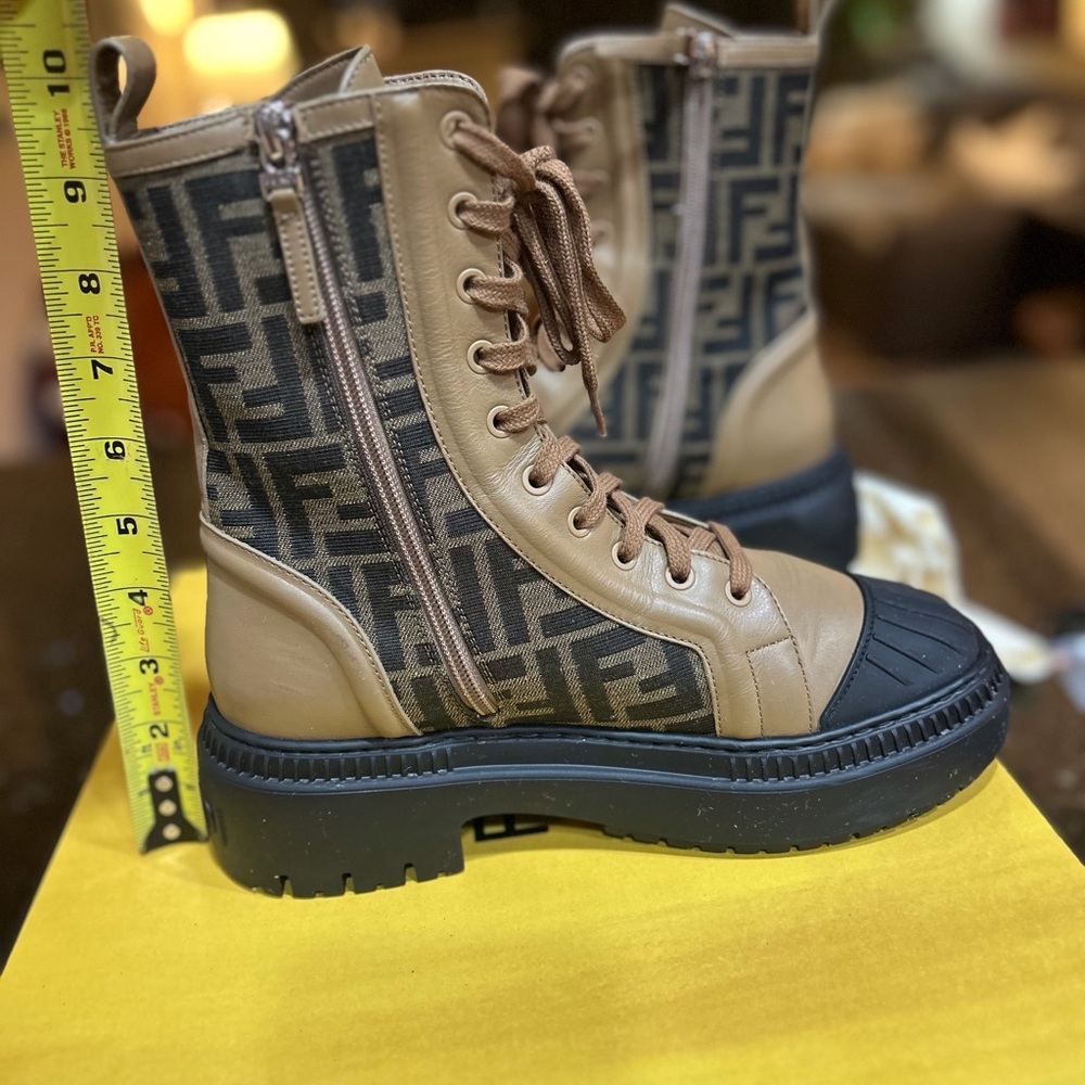 Fendi Domino FF Motif Combat Lace-Up Ankle Boots Tobacco, Nero & Sand Size 38.5